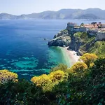 Family Acqua Salata - Helloelba ポルトフェッラーイオ
